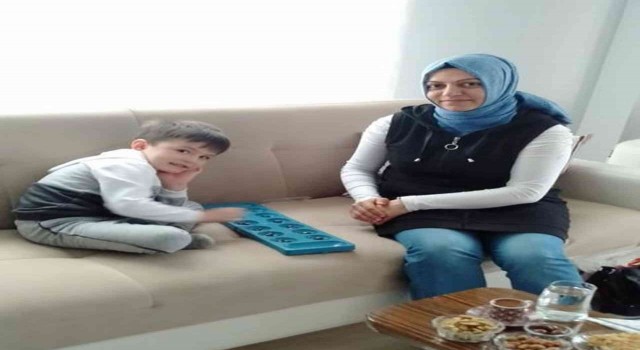 Mangala oynayarak matematiği sevdiriyor