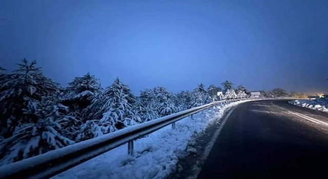 Manisanın yüksek kesimlerinde kar yağışı başladı