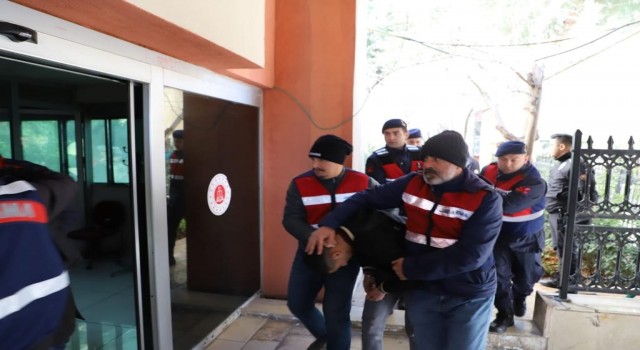 Mardinde 5 kişinin öldürüldüğü olayın şüphelileri adliyeye sevk edildi