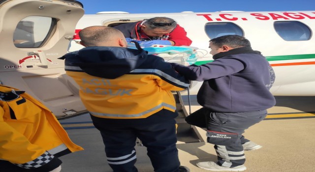 Mardinde uçak ambulans Zehra bebek için havalandı