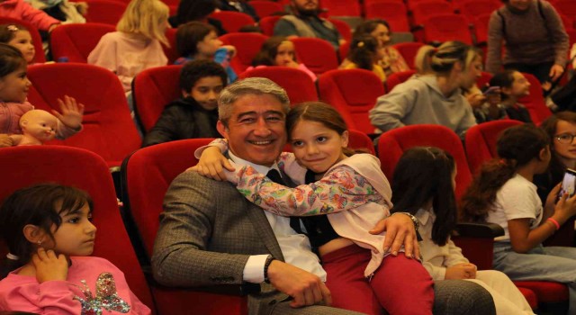 Marmaris Belediyesinden öğrencilere karne hediyesi