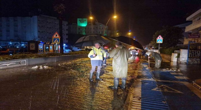 Marmariste belediye ekipleri yağmur nöbetinde
