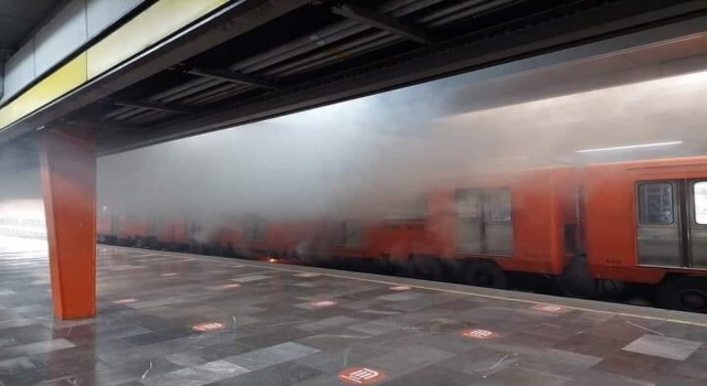 Meksikada metronun vagonu alev aldı
