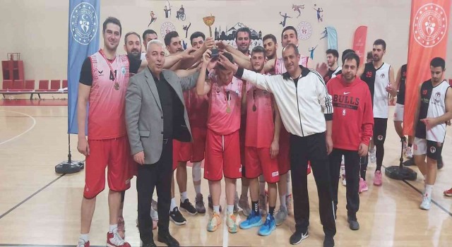 Melikgazi Belediyespor Kulübü, basketbol büyükler final maçından şampiyon ayrıldı