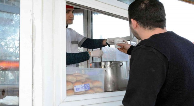 Menteşe Belediyesinden öğrencilere sıcak çorba