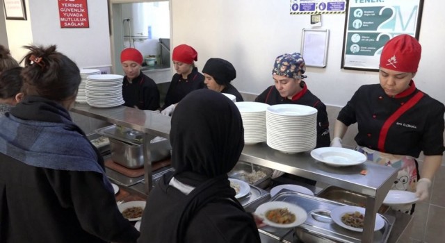 Mersinde 37 bin 69 öğrenciye ücretsiz yemek imkanı