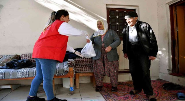 Mersinde büyükşehir belediyesinden vatandaşa yemek desteği