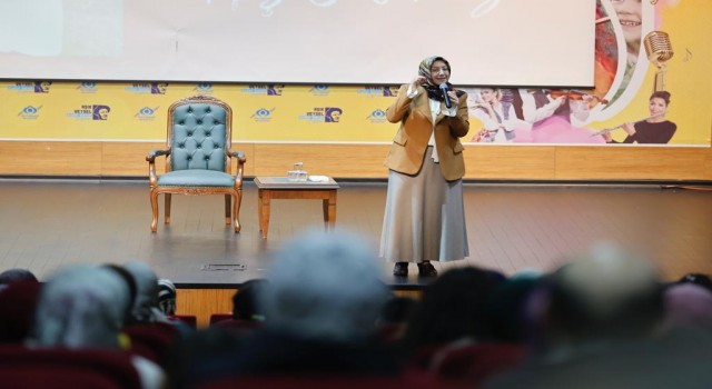 Merve Gülcemal, Sultangazide çocuklara verilmesi gereken manevi değerleri anlattı