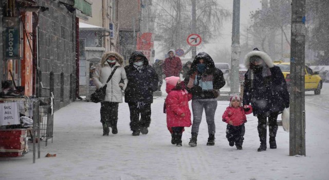 Meteoroloji uyarmıştı, Karsta kar yağışı başladı