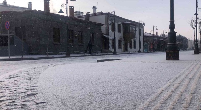 Meteorolojiden Karsta buzlanma ve don uyarısı