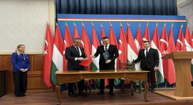 Milli Eğitim Bakanı Özer, Macaristan Dışişleri Bakanı Szijjarto ile görüştü
