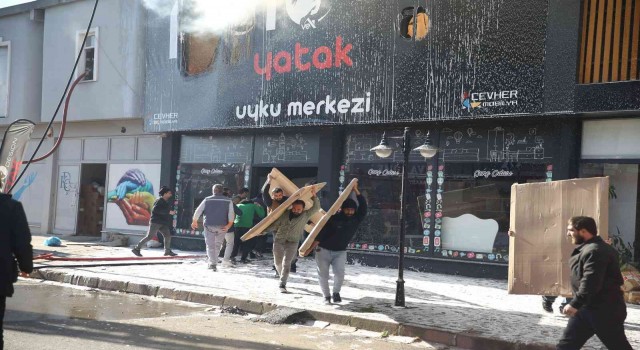 Mobilyacılar Çarşısında faciadan dönüldü