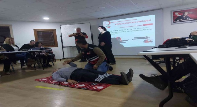 Motosiklet kullanıcıları Kızılaydan ilkyardım eğitimi aldı