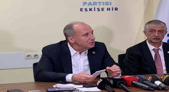 Muharrem İnceden CHP Genel Merkezinde bayrak kaldırılmasına sert eleştiri