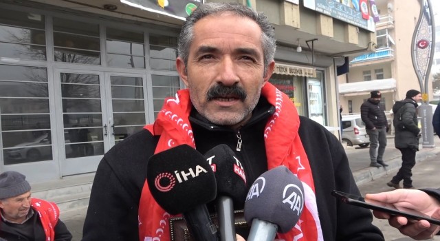 Muşta annelerin evlat nöbeti soğuk havaya rağmen devam ediyor