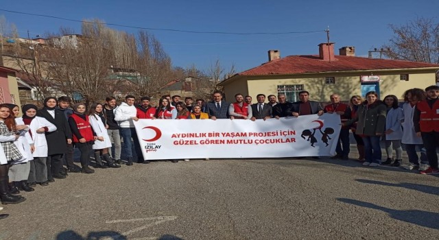 Muşta ilkokul öğrencilerine göz taraması