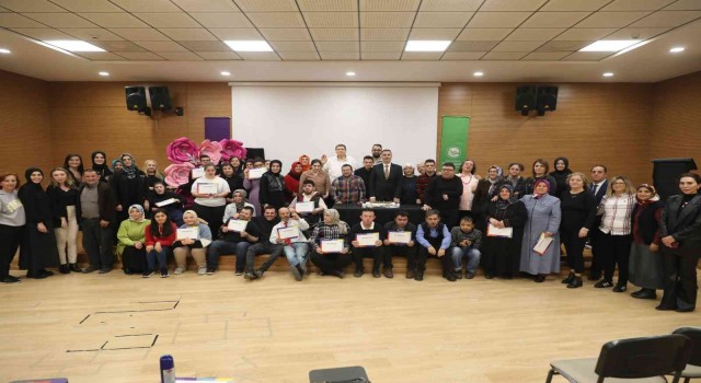 Mutlulukları gözlerine yansıdı