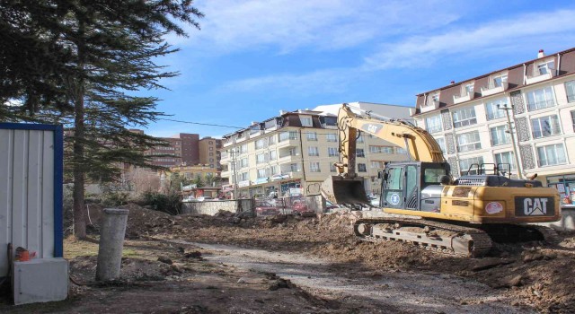 Nafia-Garaj Yolu Caddesinde yol genişletme çalışması