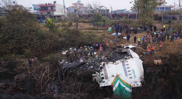 Nepalde düşen yolcu uçağındaki cansız bedenlerin tümü bulundu