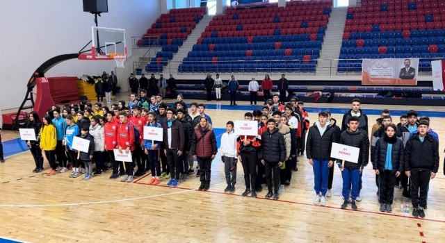 Niğdede atletizmde 12 ilden 400 sporcu yarışacak