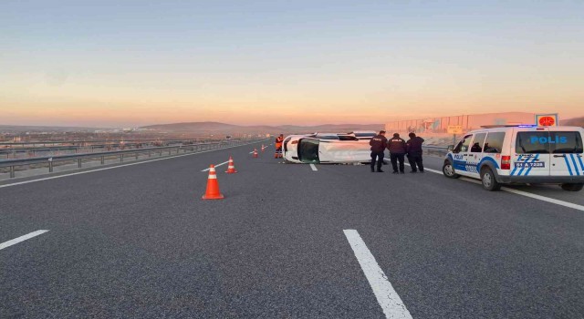 Niğdede ticari araç devrildi: 10 yaralı