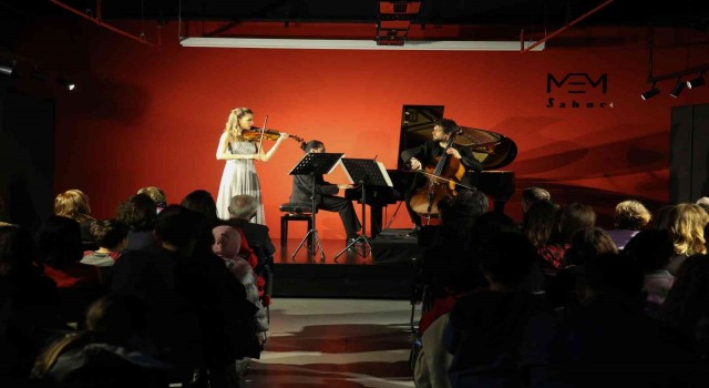 Nilüferde Bosphorus Triodan klasik müzik resitali