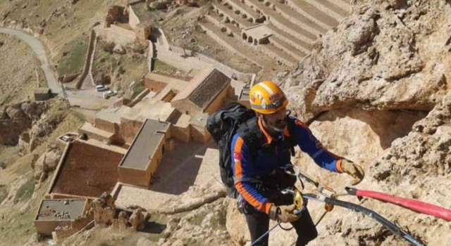 Nusaybinde dağda mahsur kalan keçiler, AFAD ekiplerince kurtarıldı