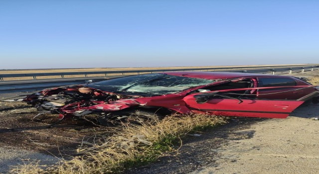 Nusaybinde kontrolden çıkan otomobil kaza yaptı: 2 yaralı