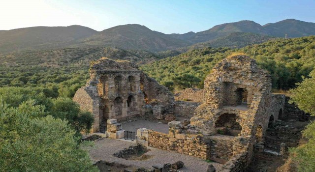 Nysanın eğitim kenti sembolü 18 asırlık kütüphane dikkat çekiyor
