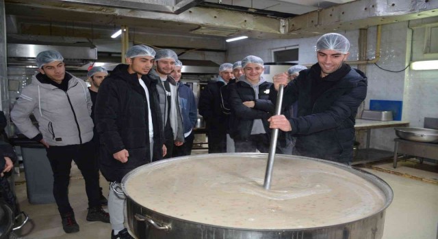 Öğrenciler mutfağa girdi