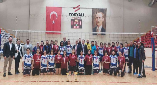 Okul sporları gençler kız voleybol müsabakaları sona erdi