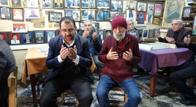 Ölüler kıraathanesinden bu kez dua sesleri yankılandı