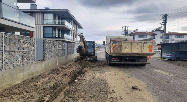 Ortacada yol bakım-onarım çalışması devam ediyor