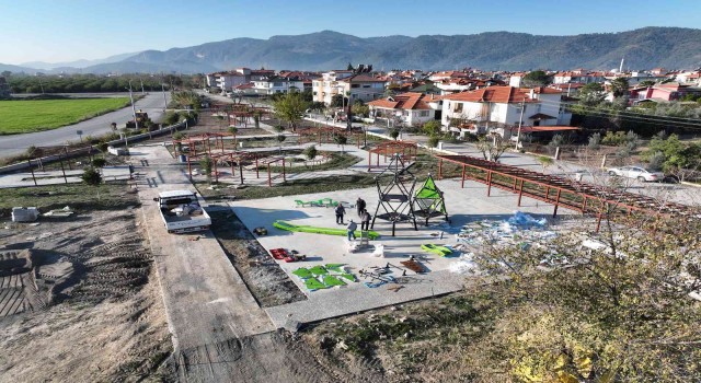 Ortacadaki üç parkta çocuk oyun grubu montajları tamamlandı