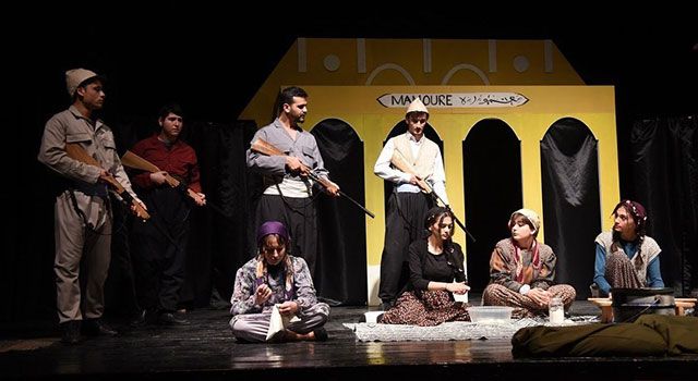 Osmaniye Belediyesi tiyatro topluluğu ilk oyunu sahne aldı