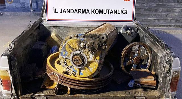 Osmaniye'de Kum eleme makinesinin parçalarını çaldılar