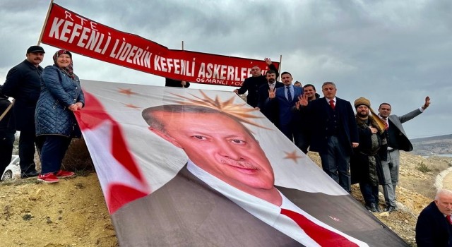 Osmanlı Ocakları, Cumhurbaşkanı Erdoğanı Söğütte ‘Kefenli liderin kefenli askerleriyiz pankartıyla karşıladı
