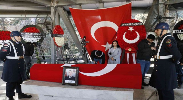 Otobüs kazasında şehit olan Eren Öztürk, Adanada son yolculuğuna uğurlandı