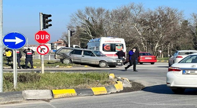 Otomobil elektrik direğine çarptı: 1 yaralı
