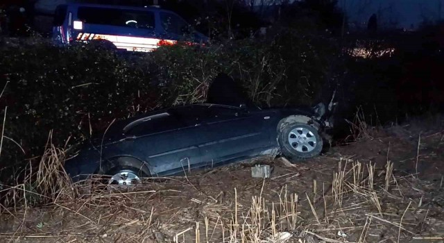 Otomobil kanala uçtu: 3 yaralı