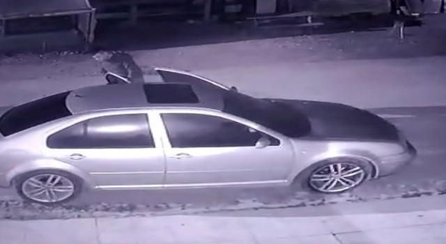 Otomobildeki davetsiz misafir hem korkuttu hem gülümsetti