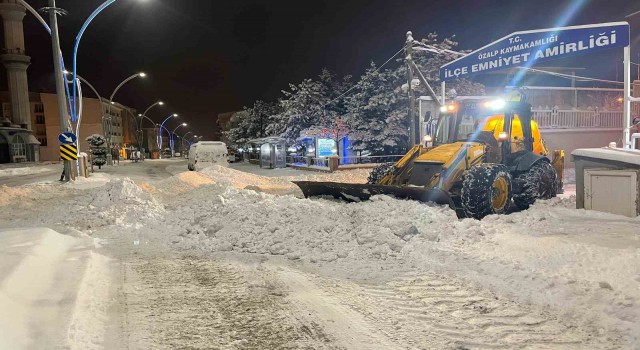 Özalpta 31 yerleşim yolu ulaşımda kapandı