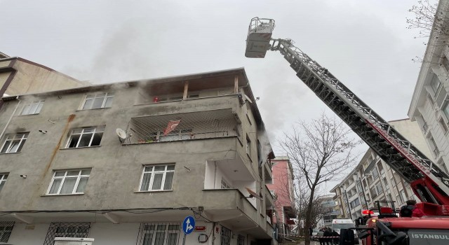 (ÖZEL) Esenyurtta 4 kişinin mahsur kaldığı yangında korku dolu anlar yaşandı