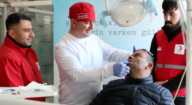 Özel gereksinimli Ezgin, dişlerine kavuştu
