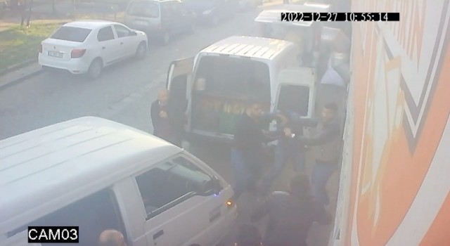 (Özel) İstanbulda dehşet anları kamerada: Baskına geldiği fırında 9 yerinden bıçaklandı