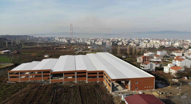 (ÖZEL) Lapseki çatısında elektrik üretilecek kapalı pazaryerine kavuşuyor
