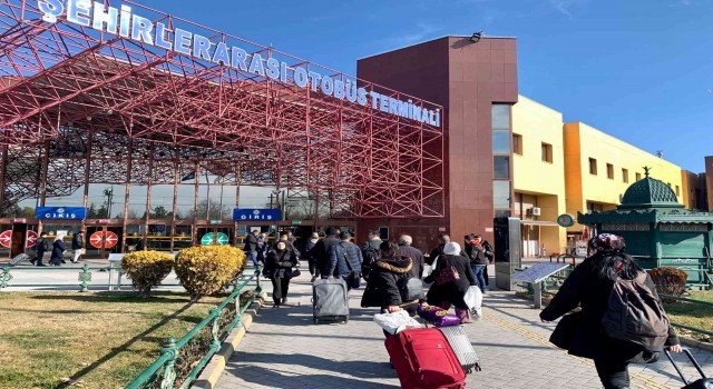 (ÖZEL) Sınavları biten öğrenciler otogara akın etti