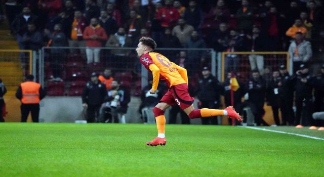 Özgür Baran Aksaka ilk lig maçına çıktı