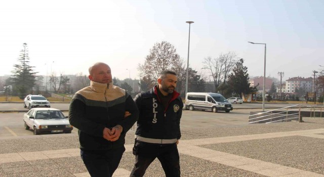 Parayı havale yoluyla göndereceğim dedi, 81 koyunla kayıplara karıştı