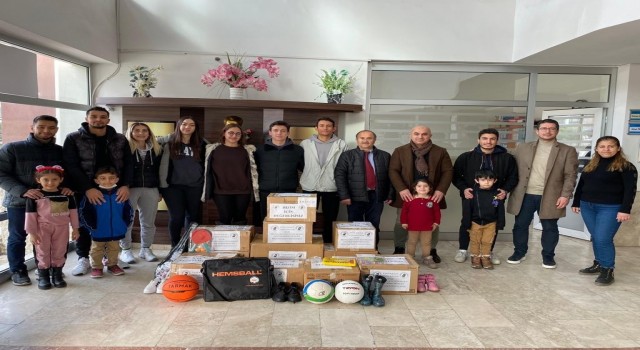 PAÜ öğrencileri minik yüreklere dokunmaya devam ediyor